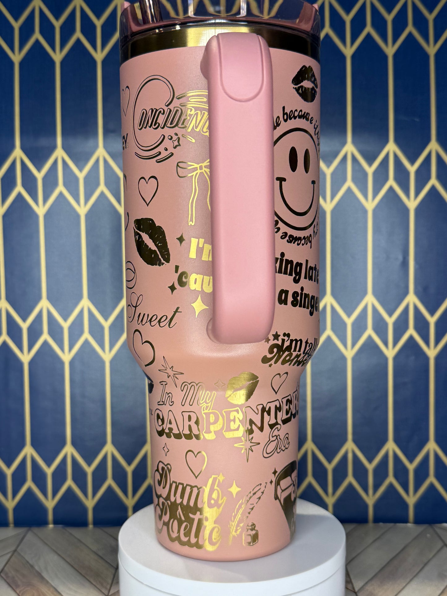 Vaso corto y dulce con grabado de estrella del pop - Stanley IceFlow de 30 oz con pajita abatible