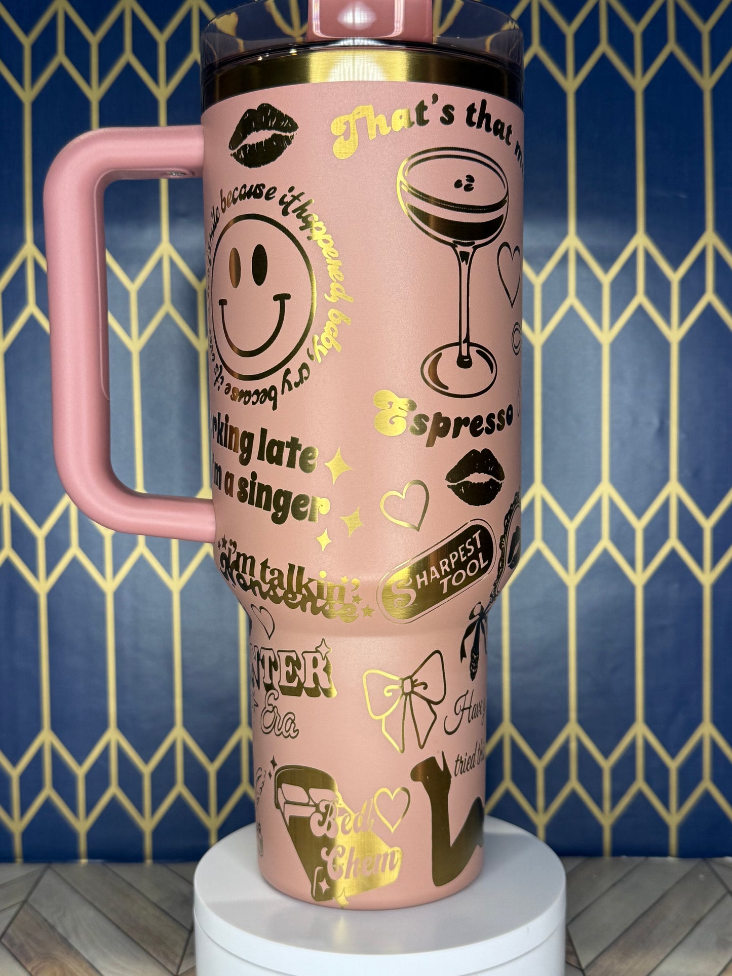 Vaso corto y dulce con grabado de estrella del pop - Stanley IceFlow de 30 oz con pajita abatible