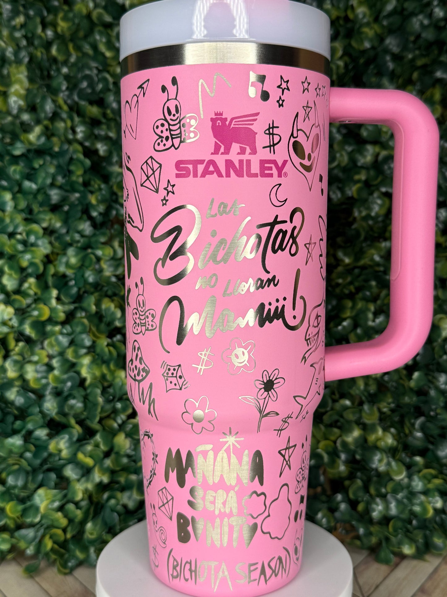 Las Bichotas No Lloran - Karol G - Stanley IceFlow 30oz Flip Straw