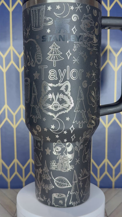 Vaso Stanley Quencher con temática de mapache (30/40 oz)